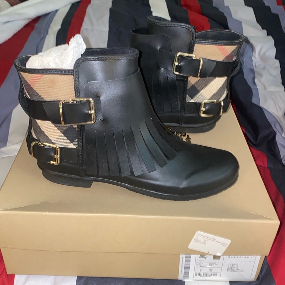 Burberry short rain boots